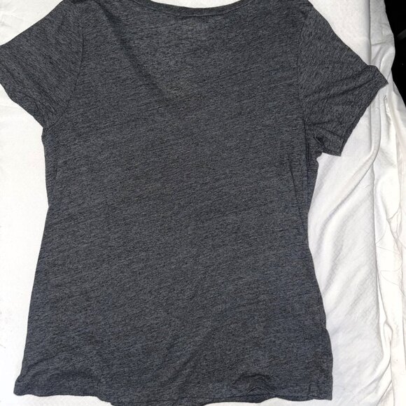 Old Navy Vintage Women’s XL Gray V-Neck Short Sleeve Soft T-Shirt - A154 - Picture 3 of 5
